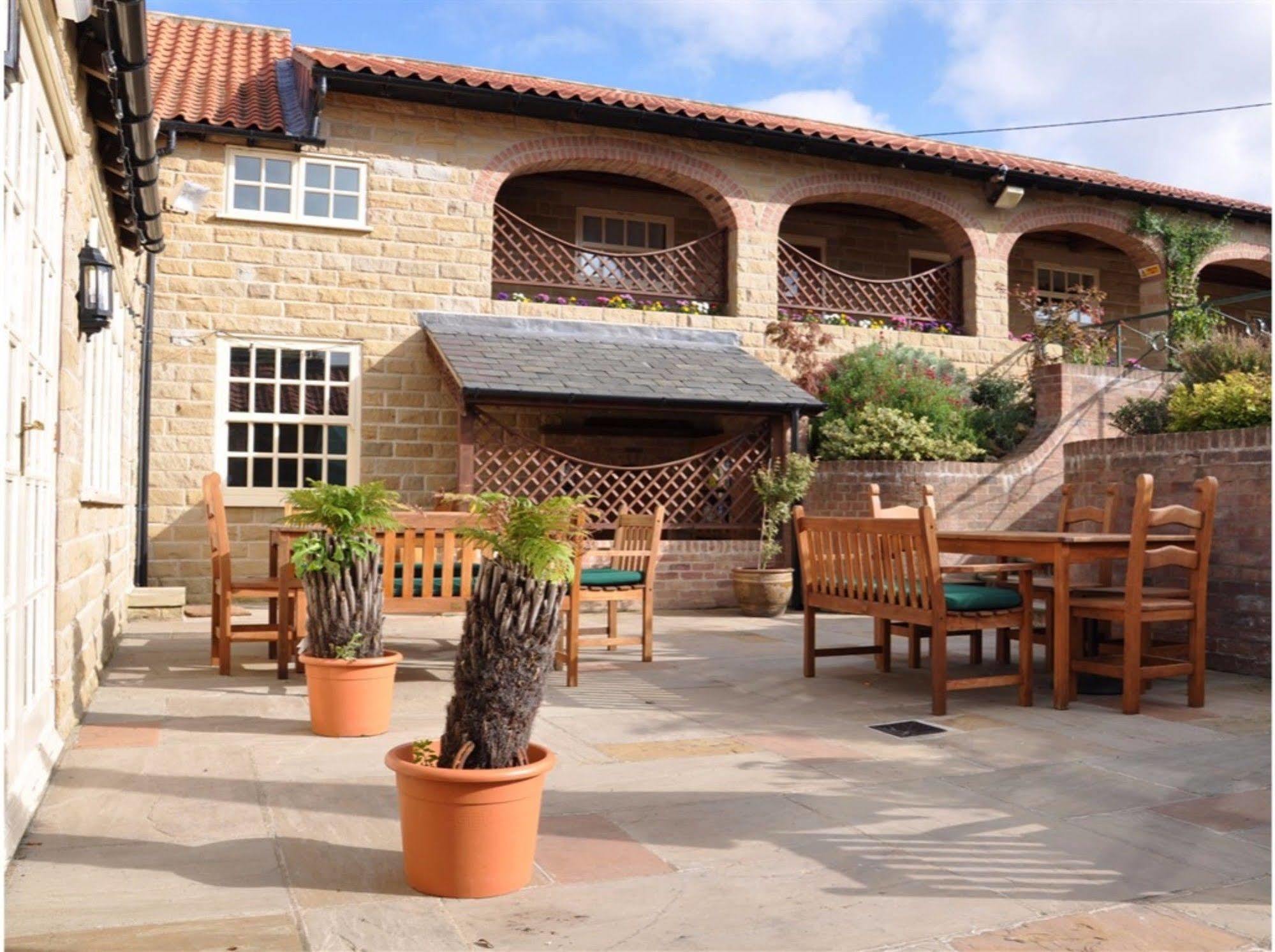 Cresswell Arms Hotel Malton Bagian luar foto